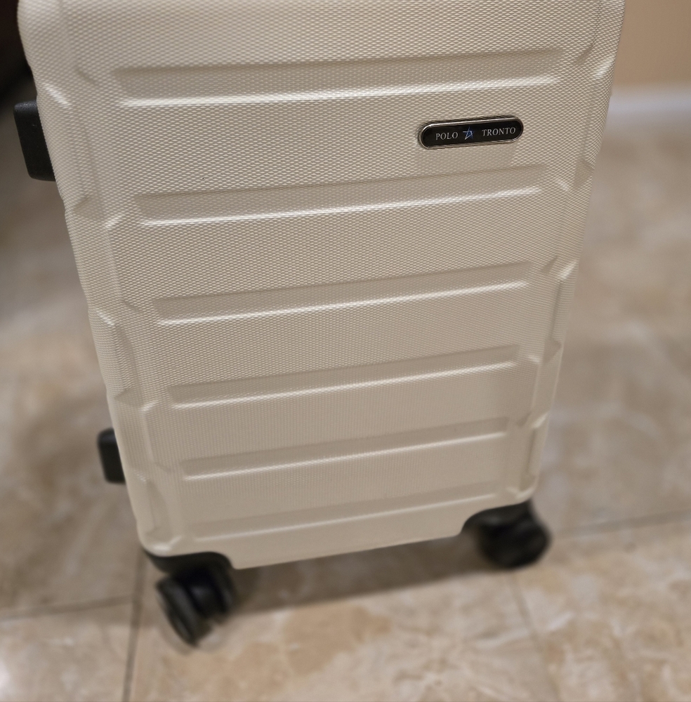 Polo Tronto White Rolling Suitcase